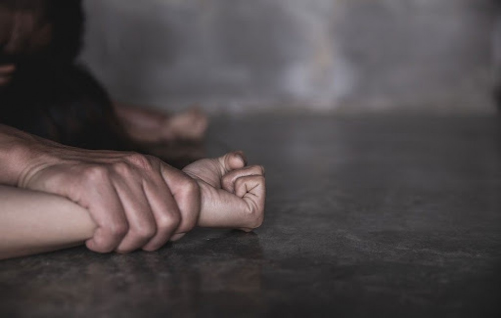 Caz TERIFIANT la Edineț! O fetiță minoră a fost violată chiar de concubinul mamei sale